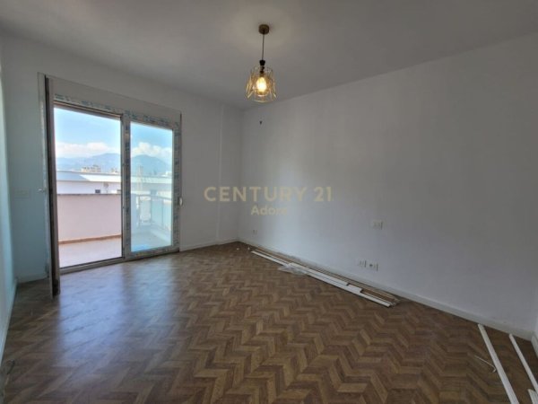 Tirane, shitet apartament 2+1+Ballkon Kati 3, 87 m² 180.000 € (kodras e diellit)