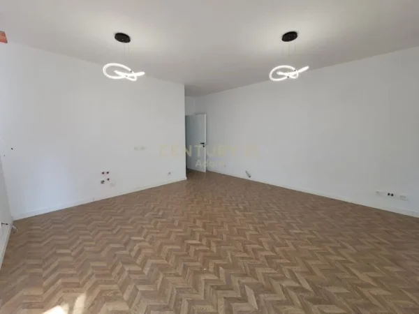 Tirane, shitet apartament 2+1+Ballkon Kati 3, 87 m² 180.000 € (kodras e diellit)