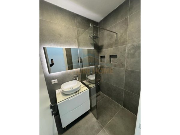 Tirane, jepet me qera apartament 2+1+2Post Parkimi Kati 2, 113 m² 1.500 € (Liqeni i Thatë)