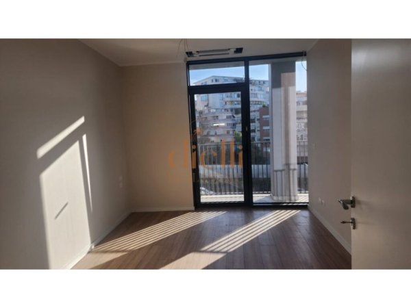 Tirane, jepet me qera apartament 2+1+Aneks+Ballkon Kati 3, 1.000 € (Lake View Residence)