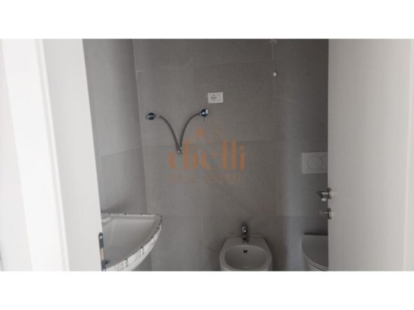 Tirane, jepet me qera apartament 2+1+Aneks+Ballkon Kati 3, 1.000 € (Lake View Residence)