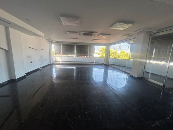 Tirane, jepet me qera 2+1 Kati 2, 141 m² (Rruga Bardhyl)