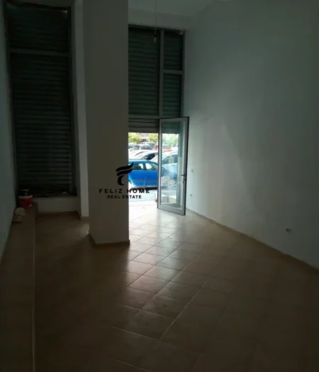 Tirane, shitet dyqan Kati 0, 32 m² 70.000 € (UNAZA E RE)