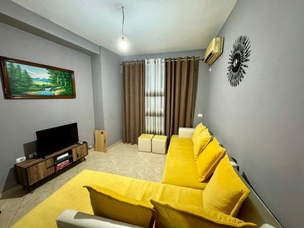 Tirane, jepet me qera apartament 1+1 Kati 3, 60 m² 400 € (Rruga Astrit Losha Astir)