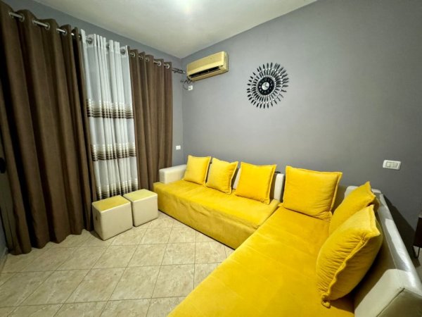 Tirane, jepet me qera apartament 1+1 Kati 3, 60 m² 400 € (Rruga Astrit Losha Astir)