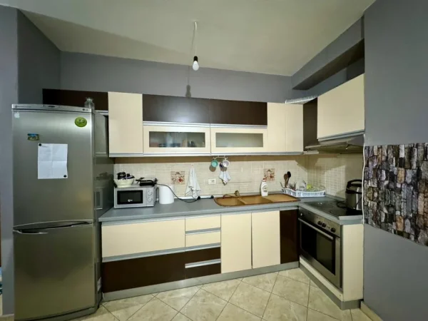 Tirane, jepet me qera apartament 1+1 Kati 3, 60 m² 400 € (Rruga Astrit Losha Astir)