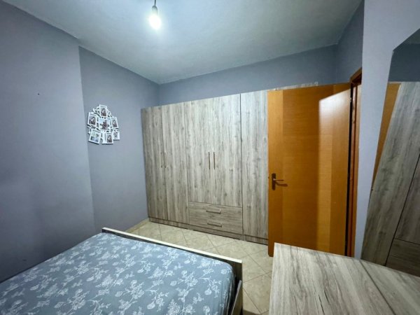 Tirane, jepet me qera apartament 1+1 Kati 3, 60 m² 400 € (Rruga Astrit Losha Astir)