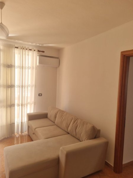 Tirane, jepet me qera apartament 2+1 Kati 4, 100 m² 400 € (Yzberisht)
