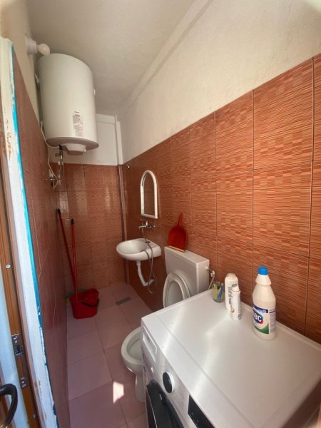 Tirane, jepet me qera apartament 1+1 Kati 1, 70 m² 300 € (Allias)