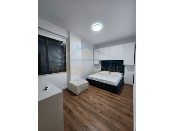 Tirane, jepet me qera apartament 2+1+Ballkon Kati 8, 85 m² 500 € (Yzberisht)