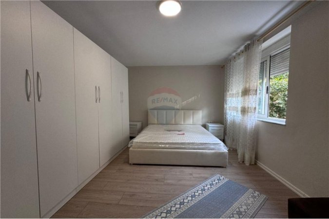 Tirane, jepet me qera apartament 3+1 Kati 2, 100 m² 600 € (Xhamlliku)