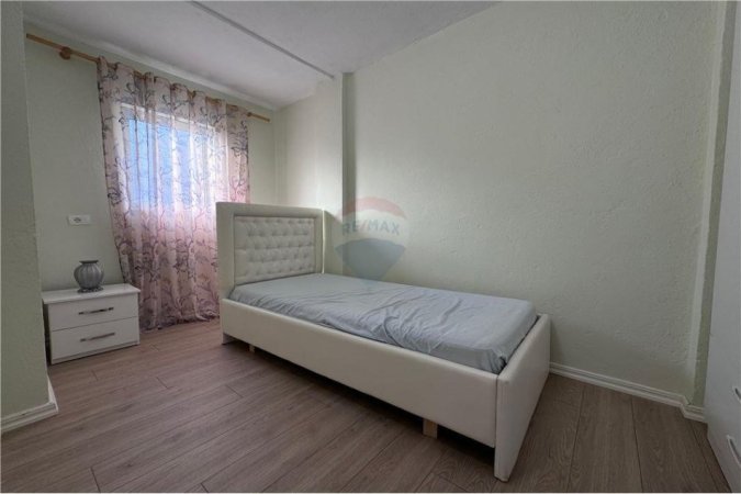 Tirane, jepet me qera apartament 3+1 Kati 2, 100 m² 600 € (Xhamlliku)