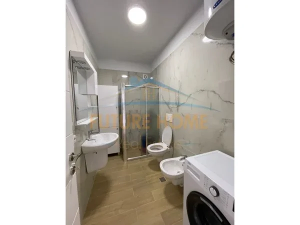 Tirane, jepet me qera apartament 2+1+Ballkon Kati 7, 113 m² 950 € (Pazari i Ri)