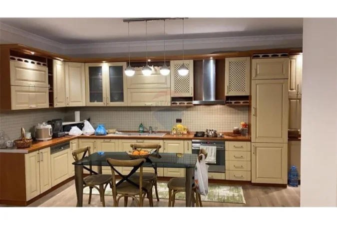 Tirane, jepet me qera apartament 2+1 Kati 2, 115 m² 750 € (Don Bosko)