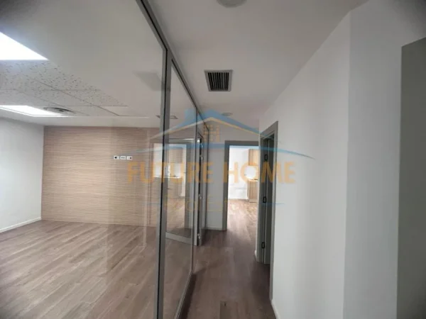 Tirane, jepet me qera ambjent biznesi Kati 4, 444 m² 11.500 € (Bulevardi Bajram Curri)