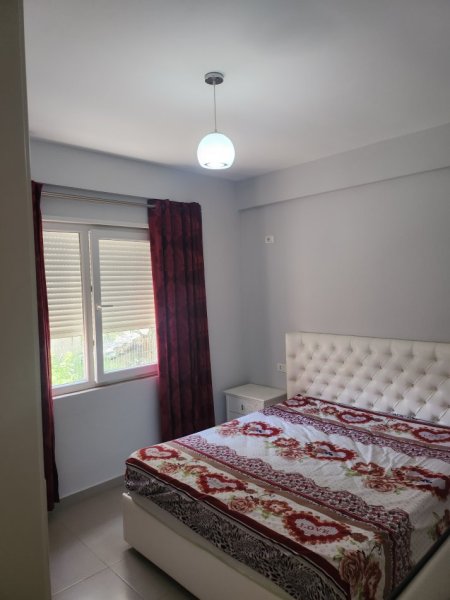 Tirane, jepet me qera 2+1 Kati 4, 500 € (Prane Xhamis se Selites)