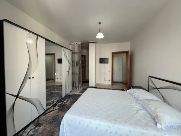 Tirane, shes apartament 2+1+Ballkon Kati 7, 104 m² 190.000 € (stacioni i trenit)
