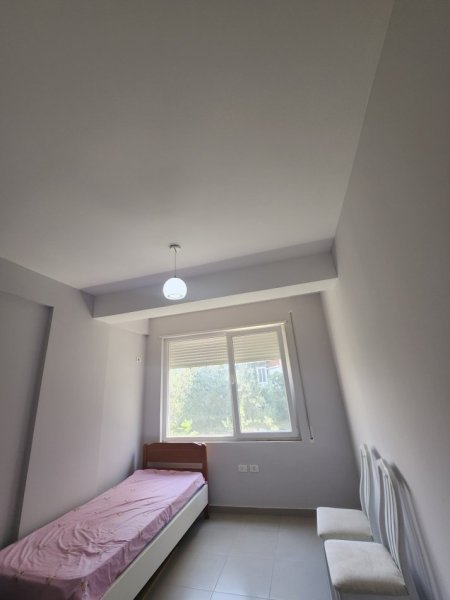 Tirane, jepet me qera 2+1 Kati 4, 500 € (Prane Xhamis se Selites)