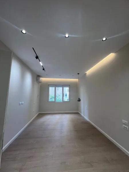Tirane, shes apartament 2+1+Ballkon Kati 3, 103 m² 255.000 € (qender)