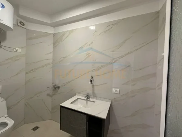 Tirane, jepet me qera ambjent biznesi Kati 1, 116 m² 1.200 € (Rruga e Kavajes)