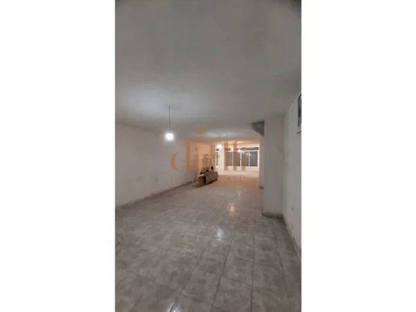 Tirane, shitet dyqan Kati 0, 143 m² 142.000 € (Brryl)