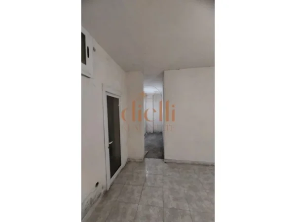 Tirane, shitet dyqan Kati 0, 143 m² 142.000 € (Brryl)