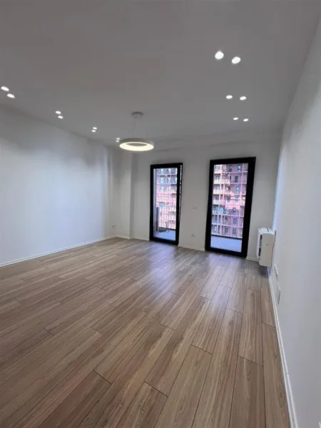 Tirane, jepet me qera zyre Kati 9, 160 m² 1.400 € (Rruga e Kavajes)