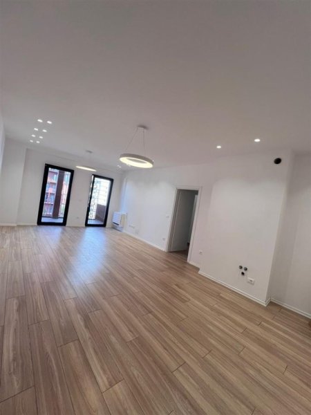 Tirane, jepet me qera zyre Kati 9, 160 m² 1.400 € (Rruga e Kavajes)