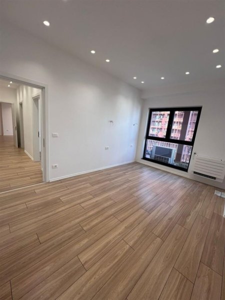 Tirane, jepet me qera zyre Kati 9, 160 m² 1.400 € (Rruga e Kavajes)