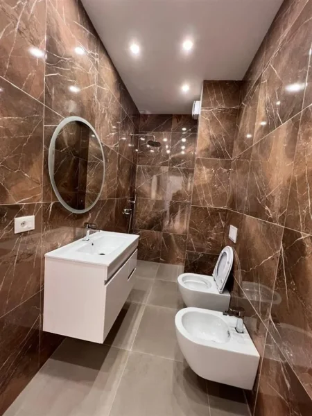 Tirane, jepet me qera zyre Kati 9, 160 m² 1.400 € (Rruga e Kavajes)