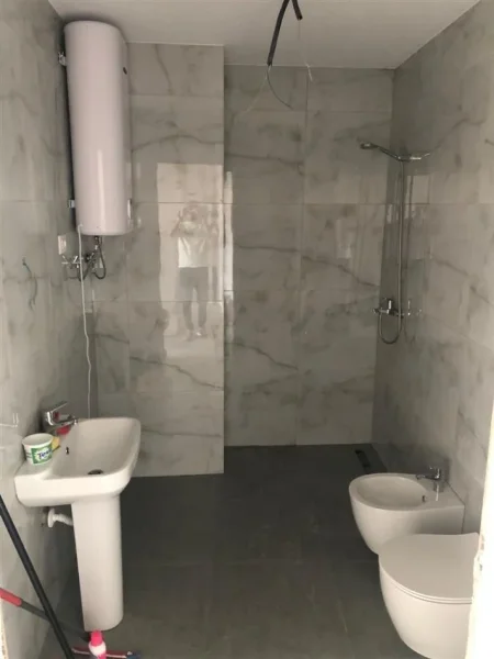 Tirane, jepet me qera zyre Kati 3, 120 m² 1.300 € (Vasil Shanto)
