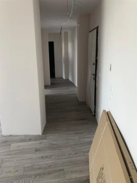 Tirane, jepet me qera zyre Kati 3, 120 m² 1.300 € (Vasil Shanto)