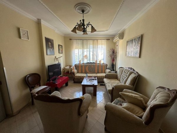 Tirane, jepet me qera apartament 3+1+Aneks+Ballkon Kati 2, 130 m² 600 € (Ish Stacioni Trenit)