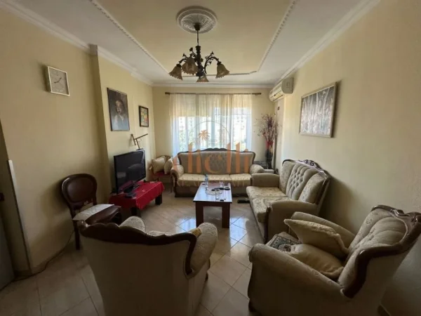 Tirane, jepet me qera apartament 3+1+Aneks+Ballkon Kati 2, 130 m² 600 € (Ish Stacioni Trenit)