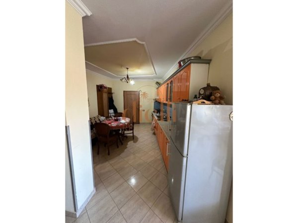 Tirane, jepet me qera apartament 3+1+Aneks+Ballkon Kati 2, 130 m² 600 € (Ish Stacioni Trenit)