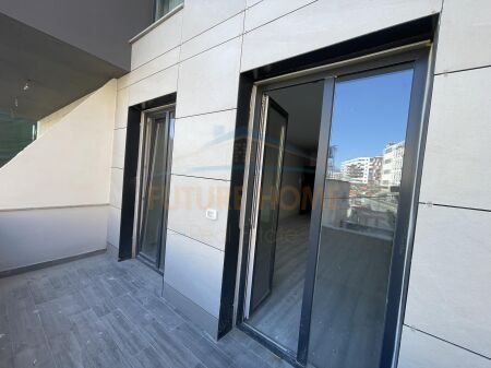 Tirane, jepet me qera garsonier 1+1 Kati 1, 42 m² 350 € (UNAZA E RE)