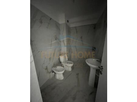 Tirane, jepet me qera garsonier 1+1 Kati 1, 42 m² 350 € (UNAZA E RE)