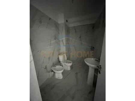 Tirane, jepet me qera garsonier 1+1 Kati 1, 42 m² 350 € (UNAZA E RE)
