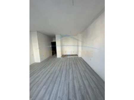 Tirane, jepet me qera garsonier 1+1 Kati 1, 42 m² 350 € (UNAZA E RE)
