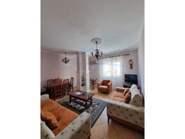 Tirane, jepet me qera apartament 2+1 Kati 5, 95 m² 600 € (9 katshet mbrapa Poliklinikes Qendrore)