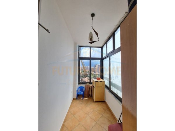 Tirane, jepet me qera apartament 2+1 Kati 5, 95 m² 600 € (9 katshet mbrapa Poliklinikes Qendrore)