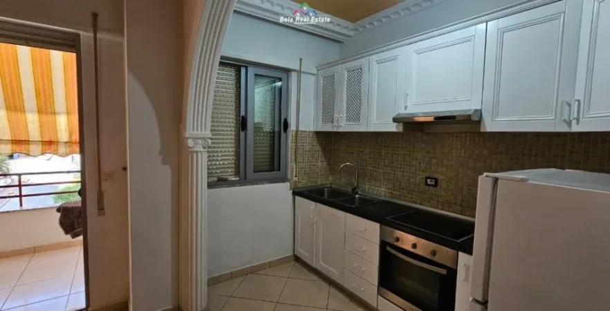 Tirane, jepet me qera apartament 2+1 Kati 4, 113 m² 550 € (Liqeni i Thate)