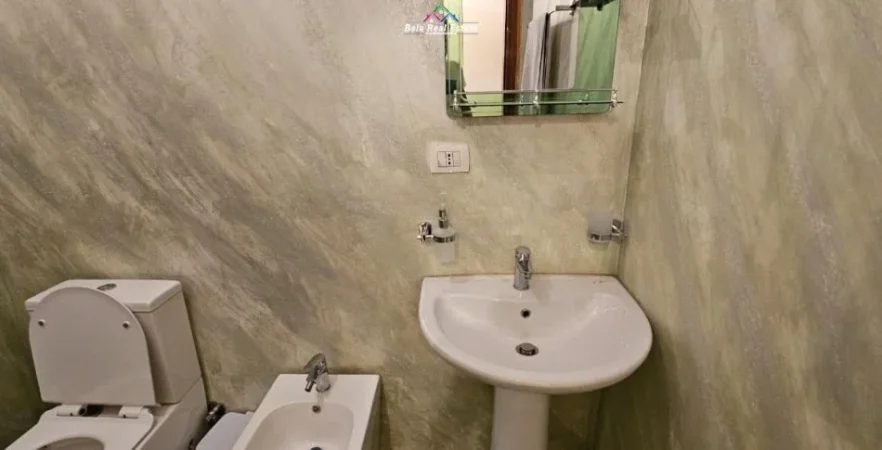 Tirane, jepet me qera apartament 2+1 Kati 4, 113 m² 550 € (Liqeni i Thate)