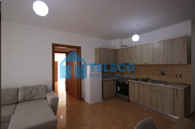 Tirane, jepet me qera apartament 2+1+Ballkon Kati 4, 100 m² 400 € (Thoma Koxhaj)