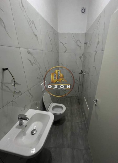 Tirane, jepet me qera ambjent biznesi Kati 0, 71 m² 350 Euro (Kompleksi Kontakt)