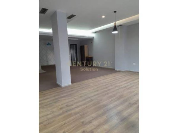 Tirane, jepet me qera Kati 0, 100 m² 1.000 Euro (RR.KAVAJES)