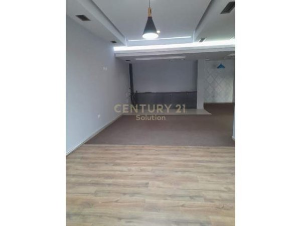 Tirane, jepet me qera Kati 0, 100 m² 1.000 Euro (RR.KAVAJES)