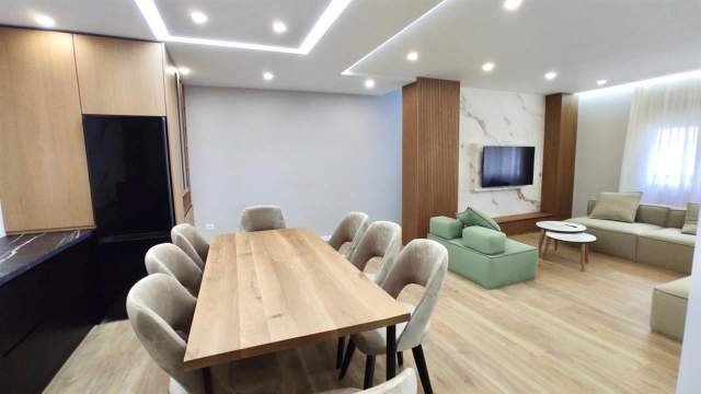 Tirane, jepet me qera apartament 2+1 Kati 4,