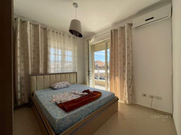 Tirane, jepet me qera apartament 5+1 Kati 3, 129 m² 450 Euro (Ish Stacioni Trenit)