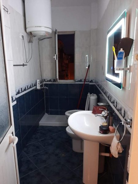 Tirane, jepet me qera apartament 1+1+A+BLK Kati 4, 55 m² 400 Euro (Rruga e Kavajes)